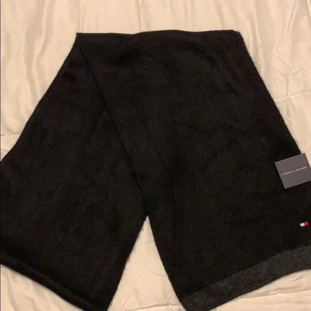 Tommy Hilfiger scarf